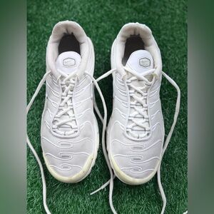 Nike Women's Cream Sneakers